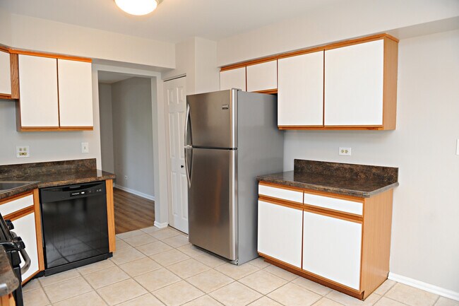 Building Photo - 10 Whitman Dr
