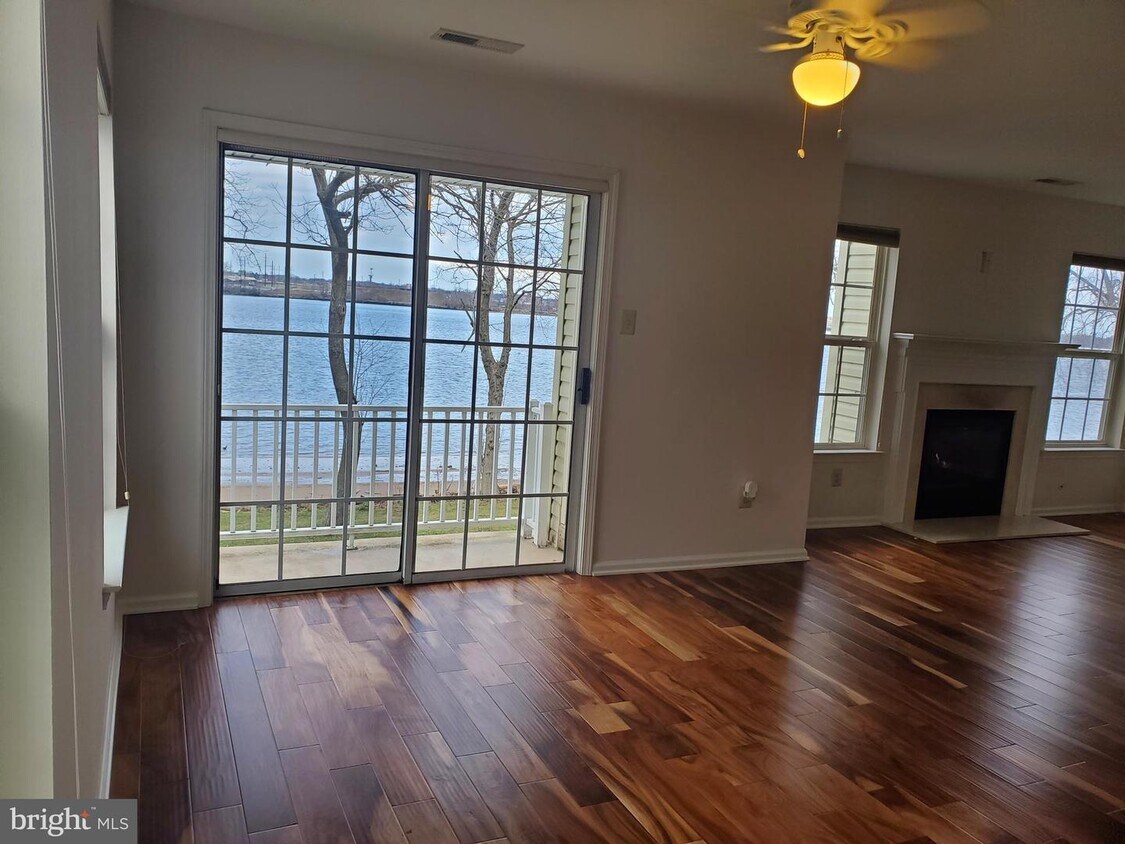 Foto principal - 5609 Riverfront Dr