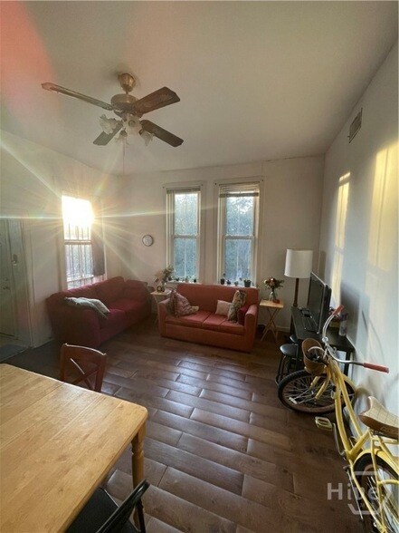 Foto del edificio - 219 E Taylor St