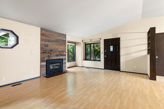 Building Photo - 4617 SE 48th Av
