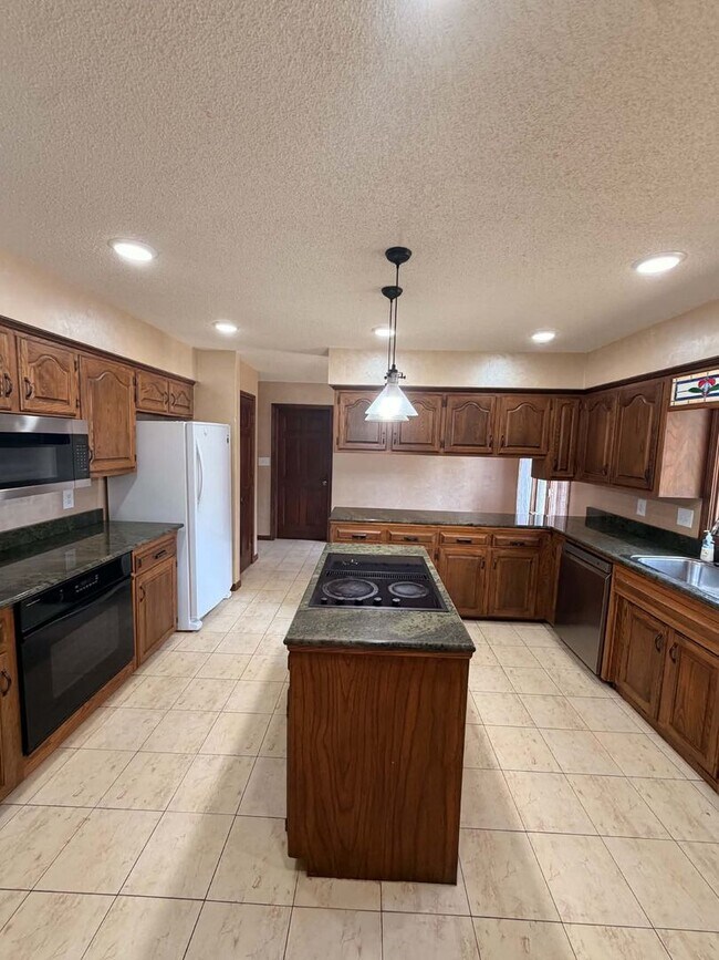 Foto del edificio - 4427 Edgewood Cir