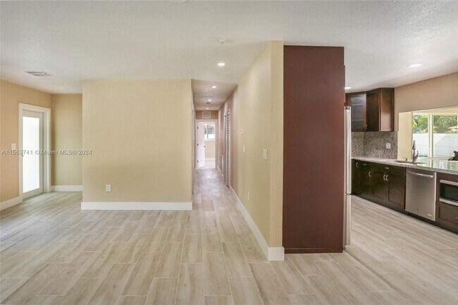 Foto del edificio - 8870 SW 87th St