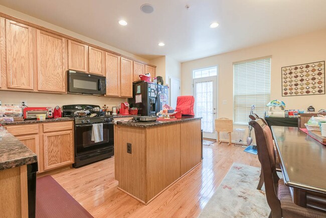 Building Photo - 3803 Commodore Joshua Barney Dr NE