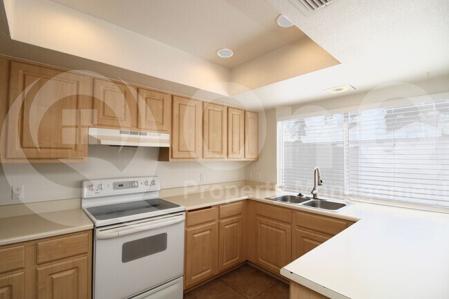 Foto del edificio - 860 N McQueen Rd