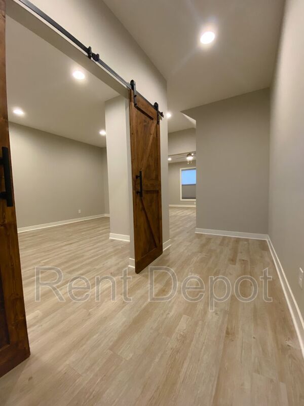 Building Photo - 5514 Cameo Dr