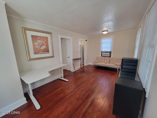 Building Photo - 131 Allen Ave