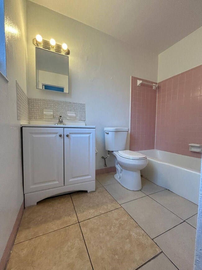 Building Photo - 123 Erie St