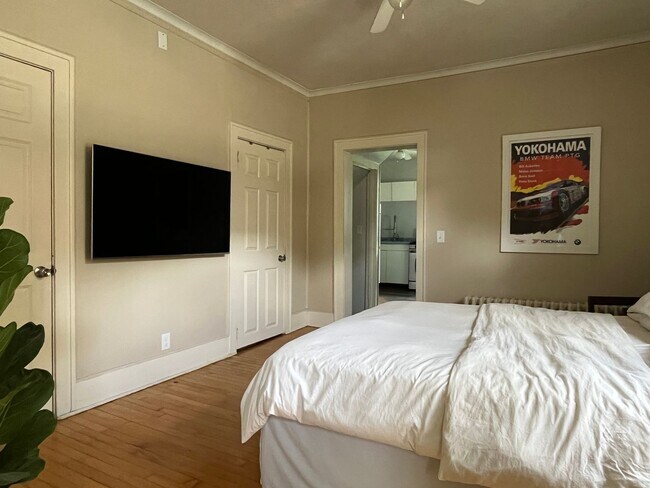 Foto del edificio - Charming, Sweet Home For Rent!