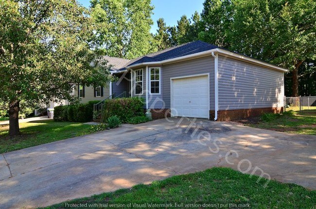 Building Photo - 15 Garrington Court Chapin SC 29036