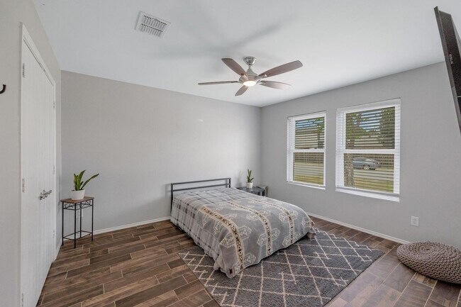 Foto del edificio - Fully Remodelled 3BR 2BATH Home with Priva...