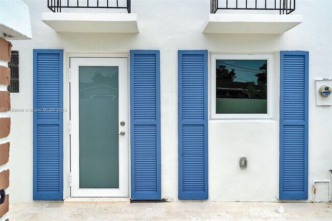 Building Photo - 1344 W 72nd St