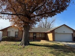 Building Photo - 10405 Cricket Ct