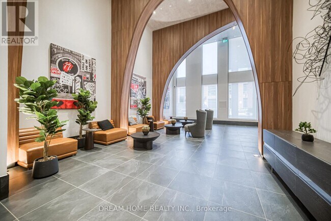 Photo du bâtiment - 270 Dufferin St