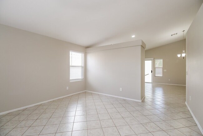 Foto del edificio - 2415 E Browning Pl