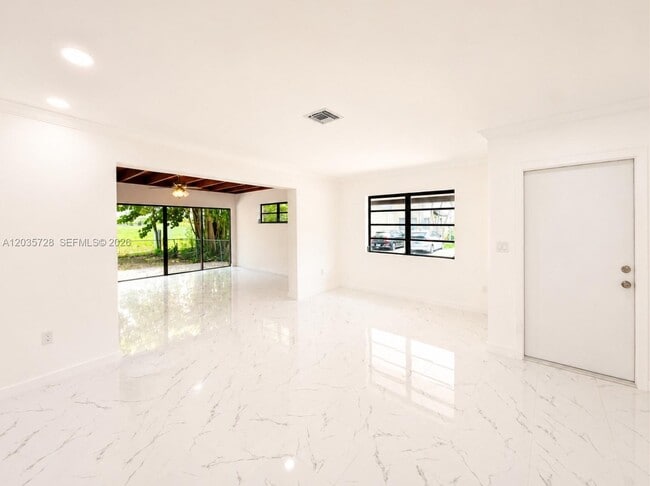 Foto del edificio - 401 S Shore Dr
