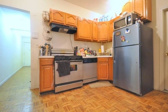 Building Photo - 416 E 71st St