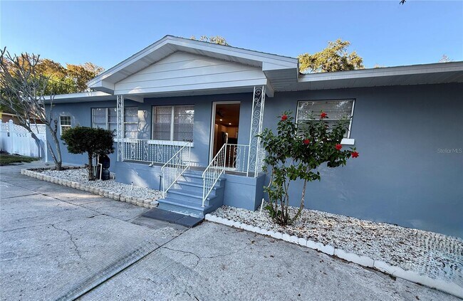 Building Photo - 748 Parkview Pl