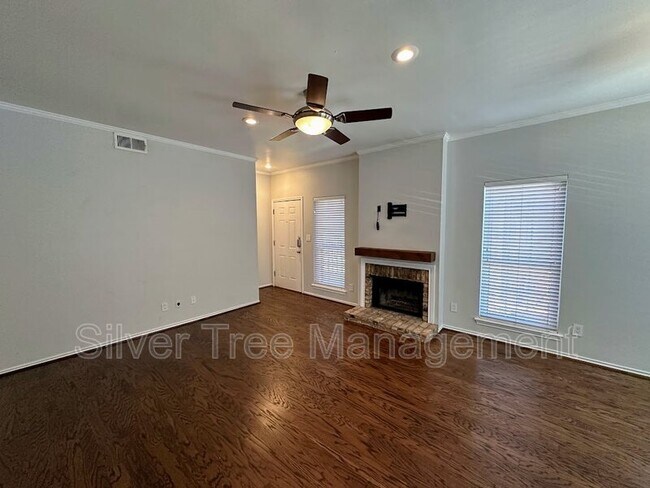Foto del edificio - 4405 Bowser Ave