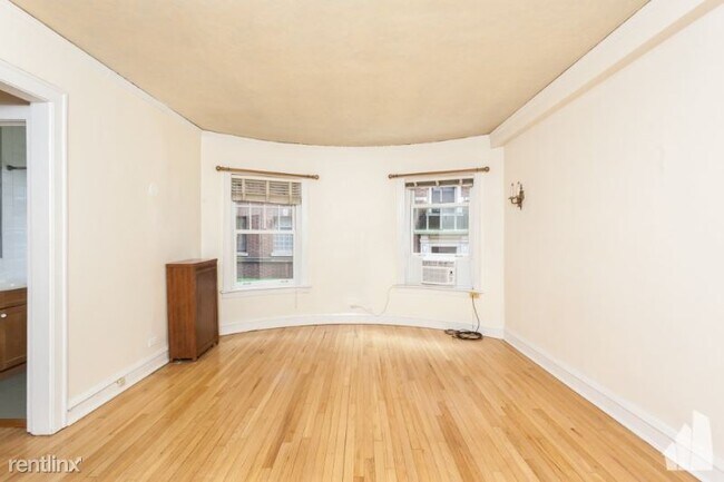 Foto del edificio - 2328 N Lincoln Park W