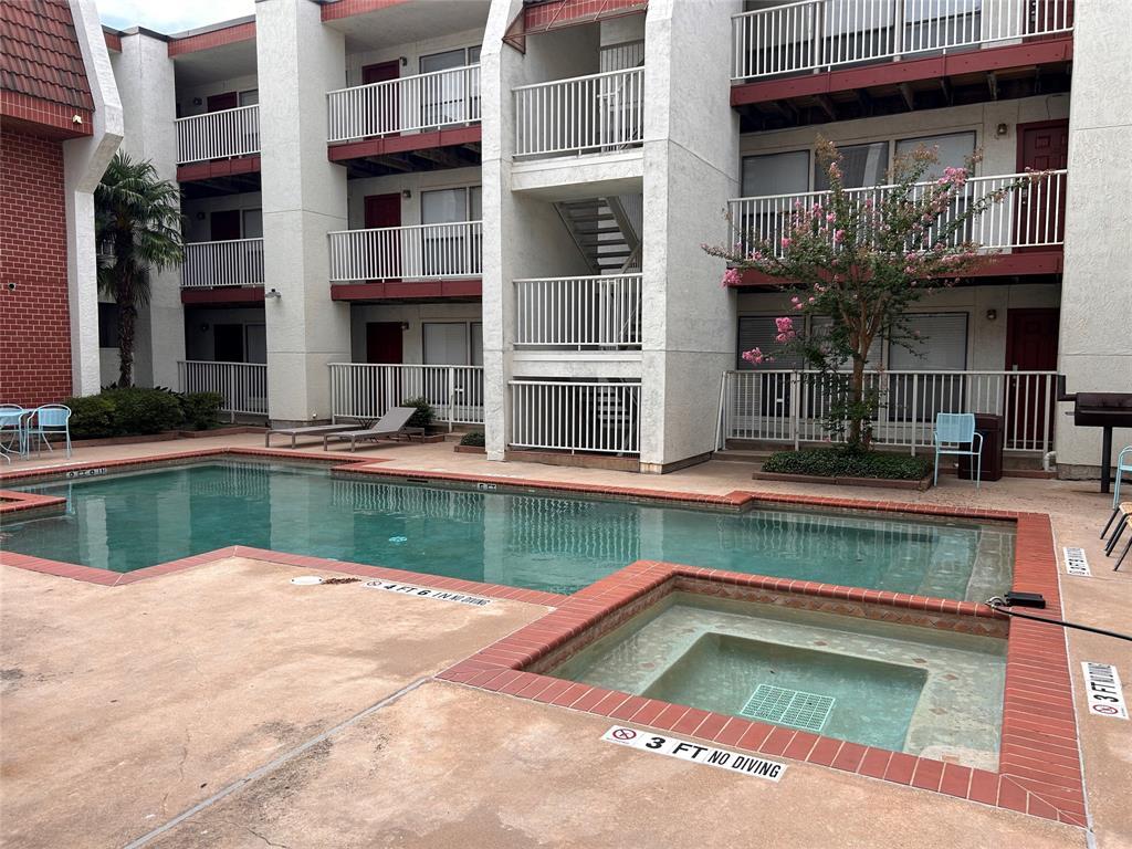 Foto principal - 3115 Helms St