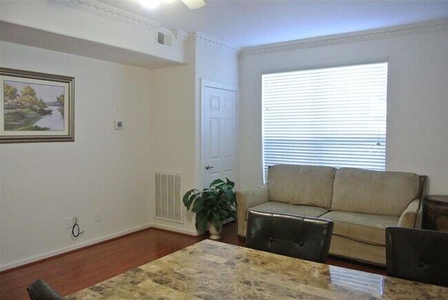 Building Photo - 6655 W Sam Houston Pkwy S