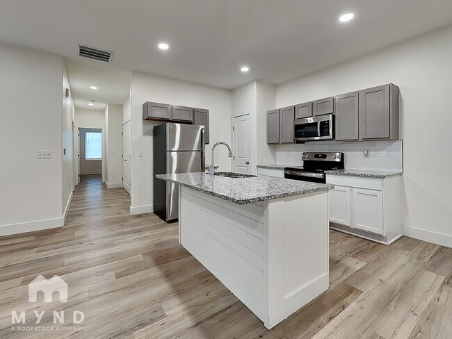 Foto del edificio - 5803 E Bristol St