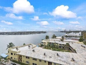 Building Photo - 900 Bay Dr