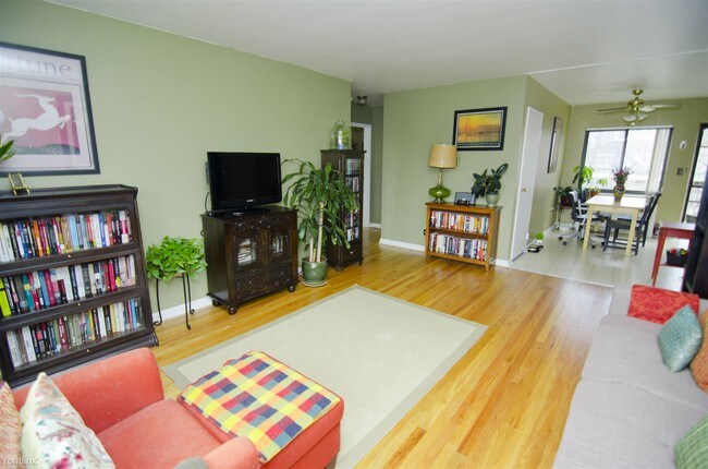 Foto del edificio - 2601 E Grand River Ave