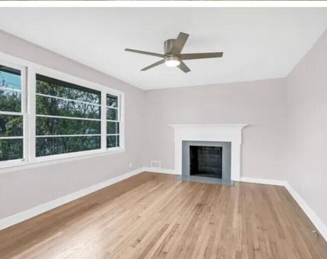 Foto del edificio - 2534 Forest Dr