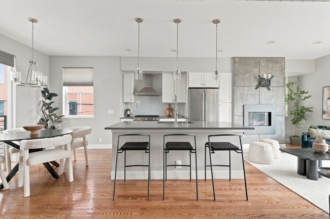 Foto del edificio - 4922 Lowell Blvd