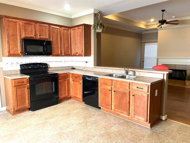 Foto del edificio - 422 Holland Lakes Dr N