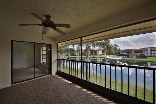 Foto del edificio - 400 Misty Pines Cir