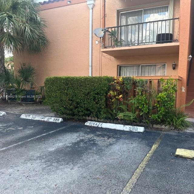 Foto del edificio - 7121 Miami Lakes Dr