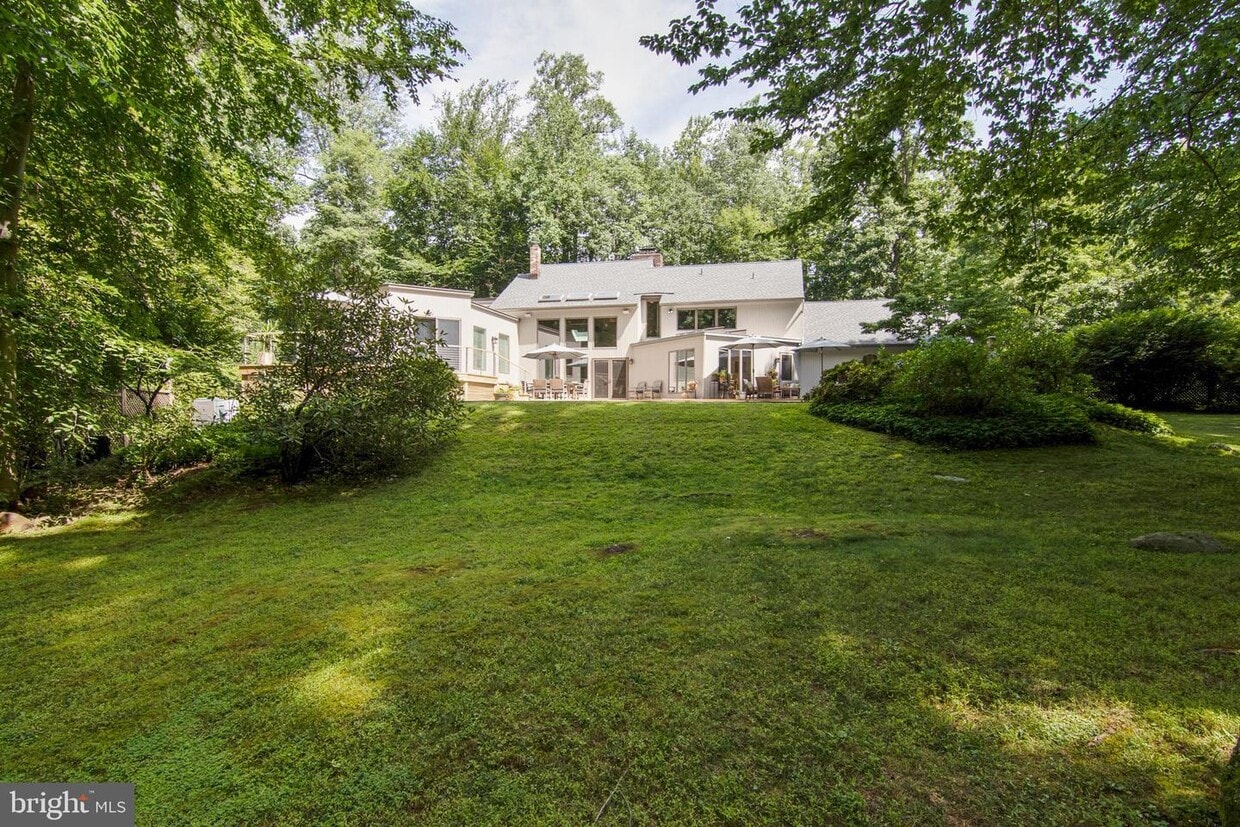Primary Photo - 46 Bouvant Dr