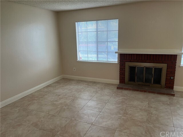 Foto del edificio - 8716 1/2 Pine Crest Pl