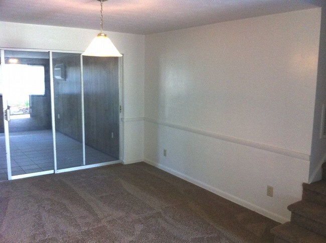 Building Photo - 1261 Arlingwood Ave
