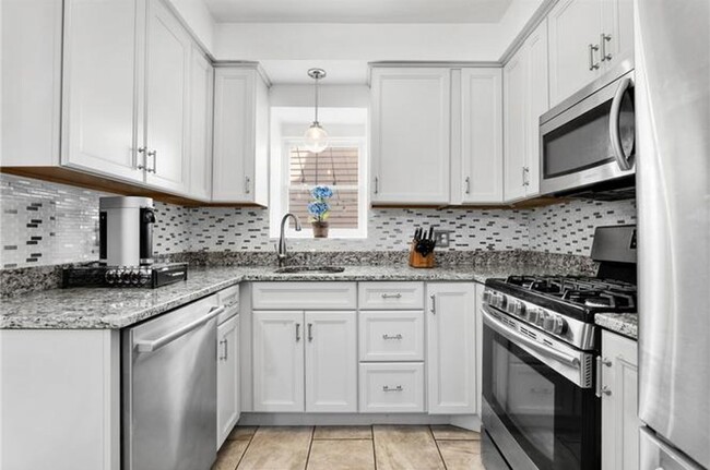 Building Photo - 2-bedroom, 1-bathroom house of Southside F...
