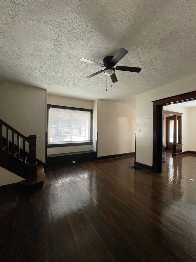 Building Photo - 22 Hendricks Pl