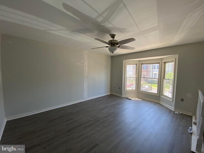Building Photo - 2475 Warm Spring Way