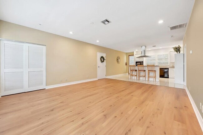 Foto del edificio - 220 George Bush Blvd