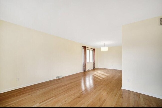 Foto del edificio - 8814 Jefferson Ct