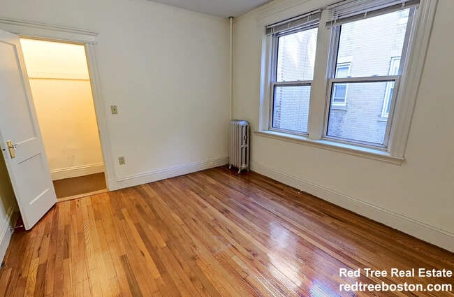 Building Photo - 195 Park Dr