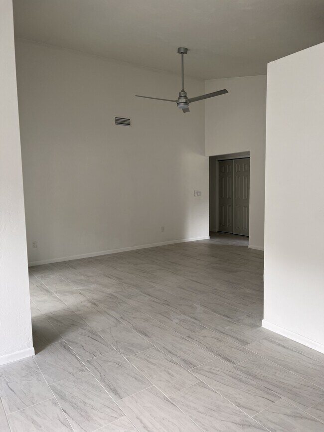 Foto del edificio - 19 Brittany Ln