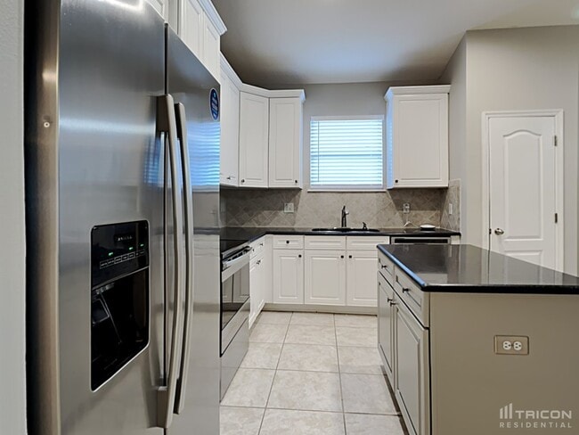 Building Photo - 11712 Colony Lakes Blvd