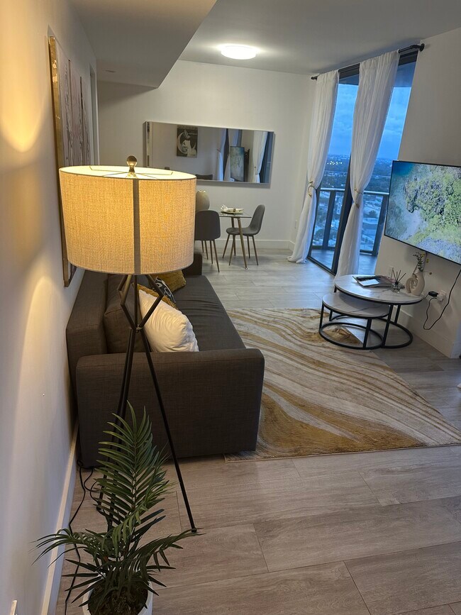 Building Photo - 121 NE 34th St