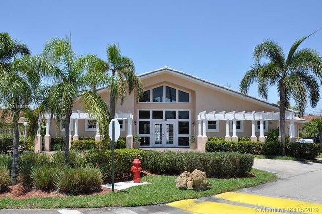 Foto del edificio - 840 NE 212th Terrace