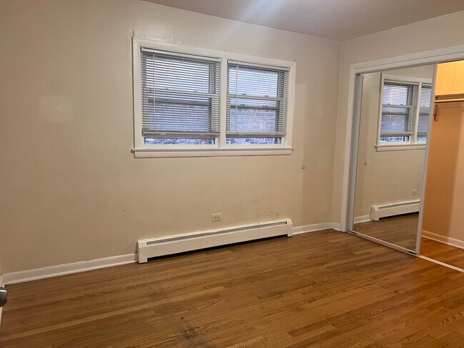 Building Photo - 4917 N Kedvale Ave