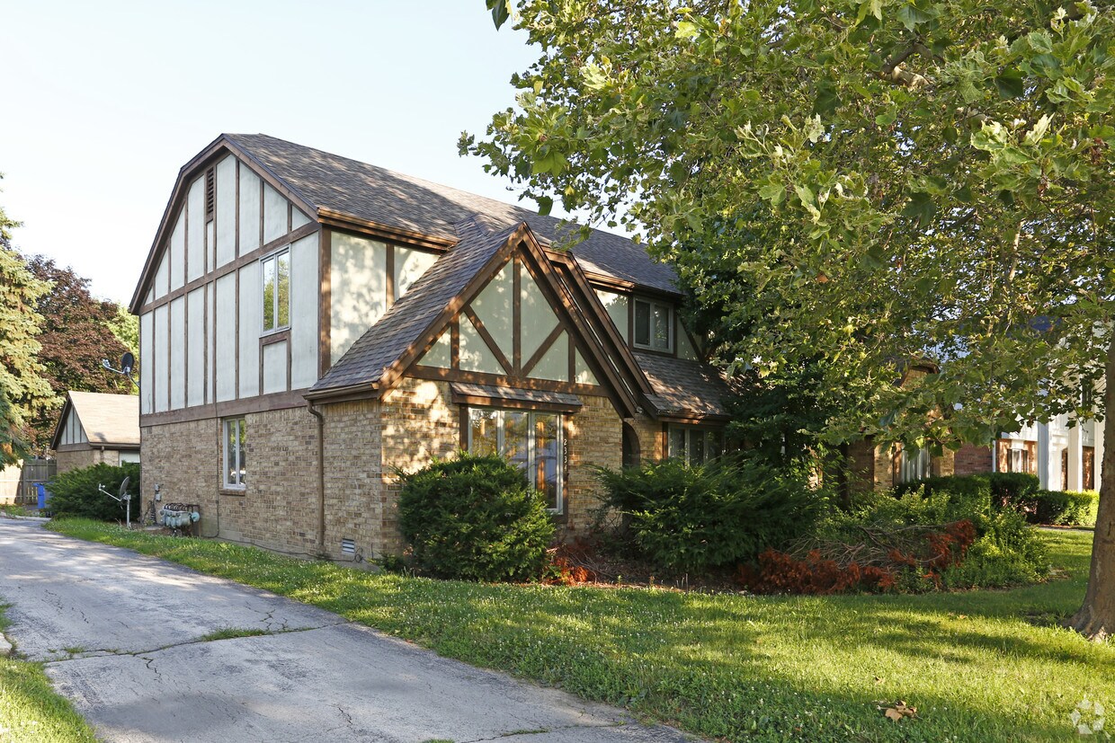 Building Photo - 2330 Rockspring Rd