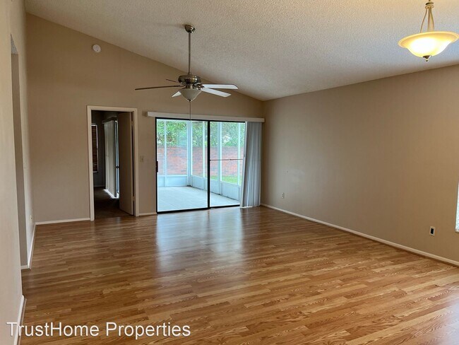 Building Photo - 3 br, 2 bath House - 894 E. Charing Cross ...