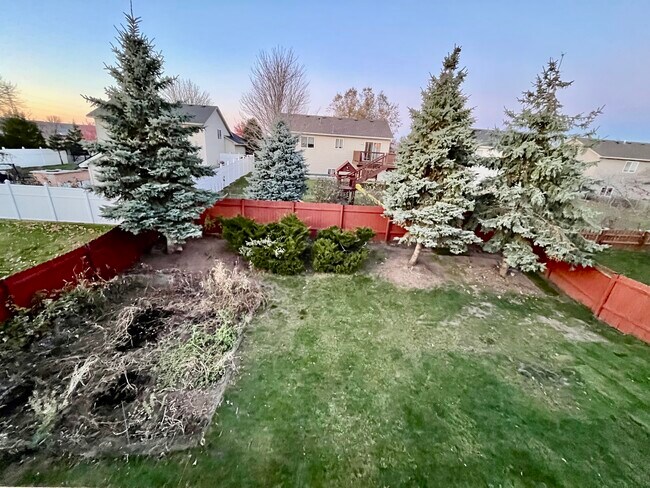 Foto del edificio - 817 Jack Russell Ave